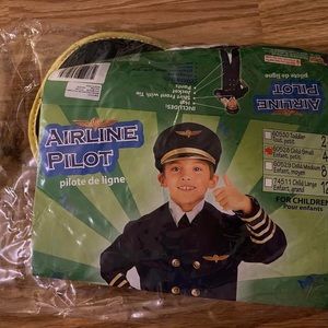 Child size 4-6 Airline Pilot Halloween costume.